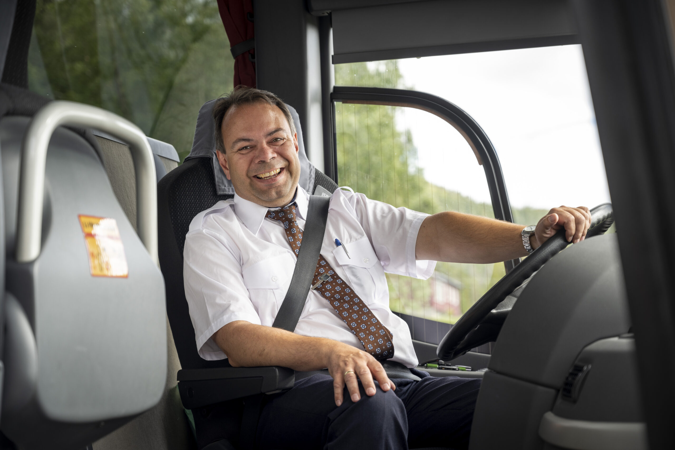 Jon bak rattet i Arctic Buss